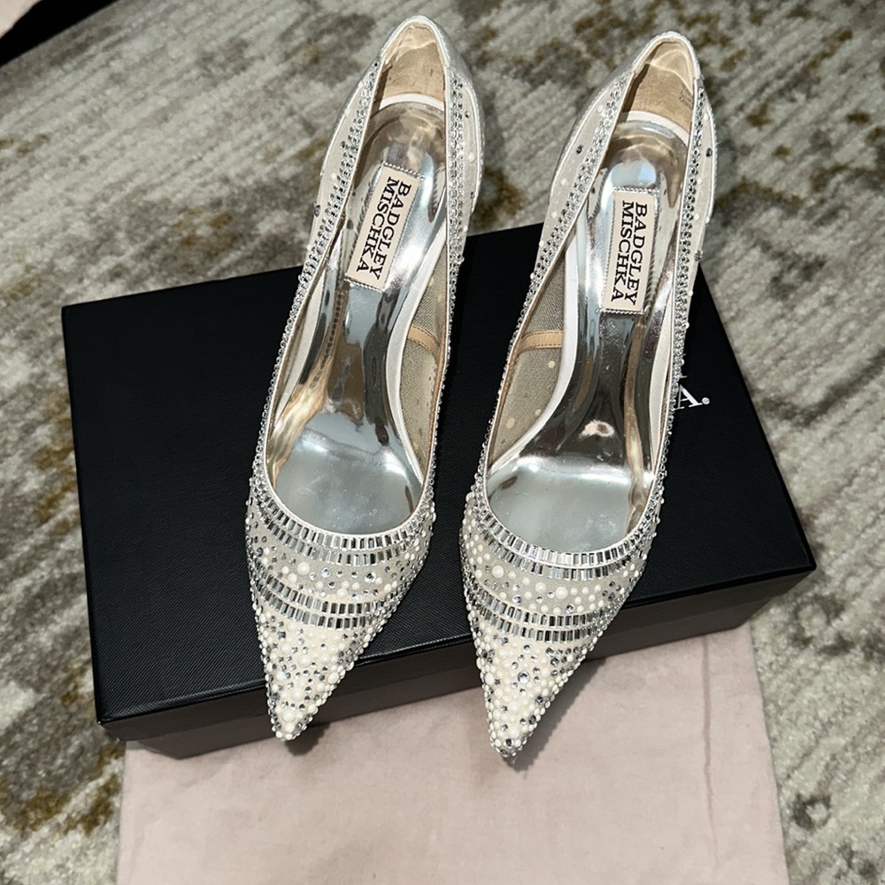 Badgley Mischka Collection Bailey Pump
